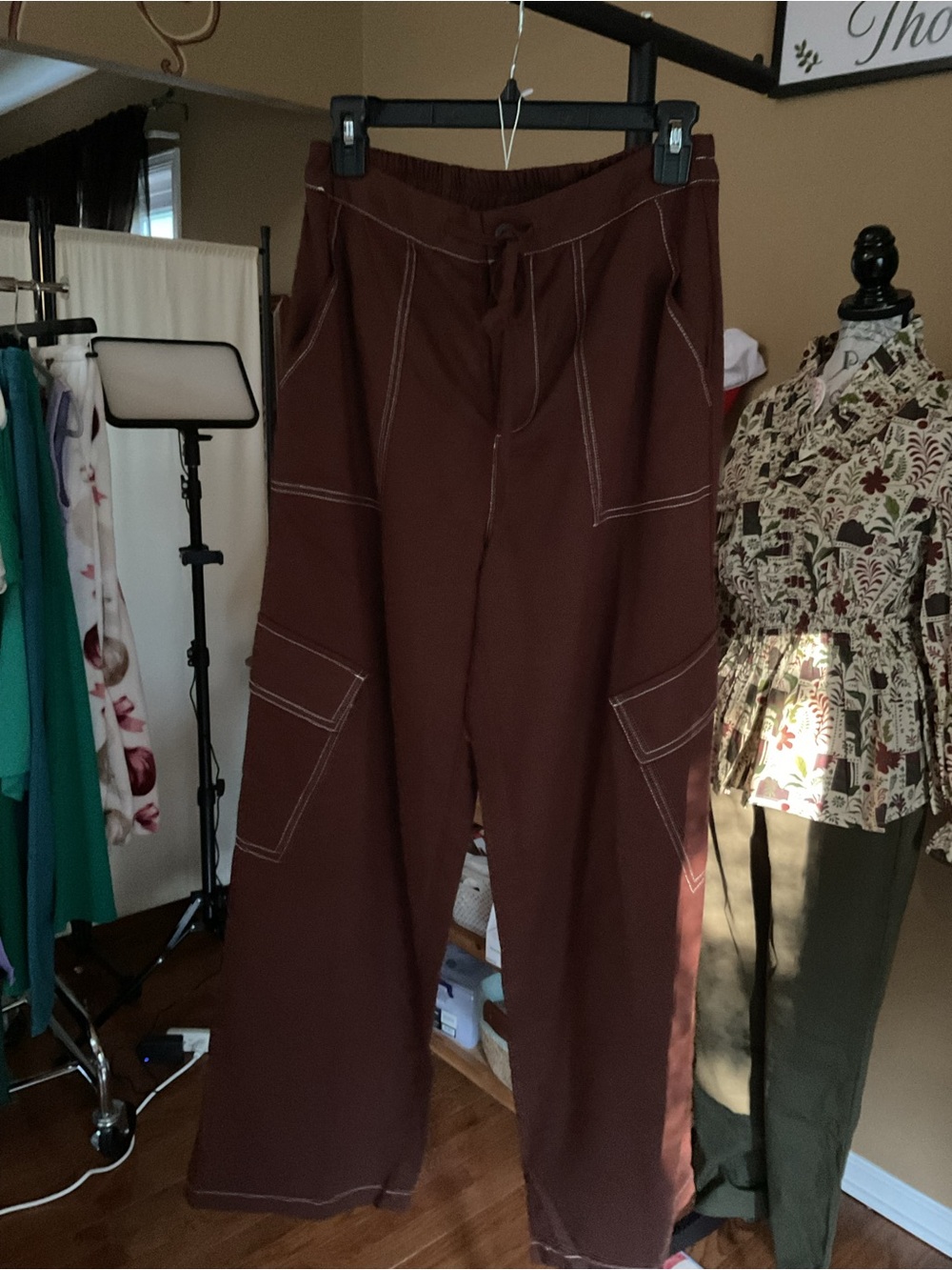 Very J Wide-Leg Drawstring Cargo Pants in Deep Brown